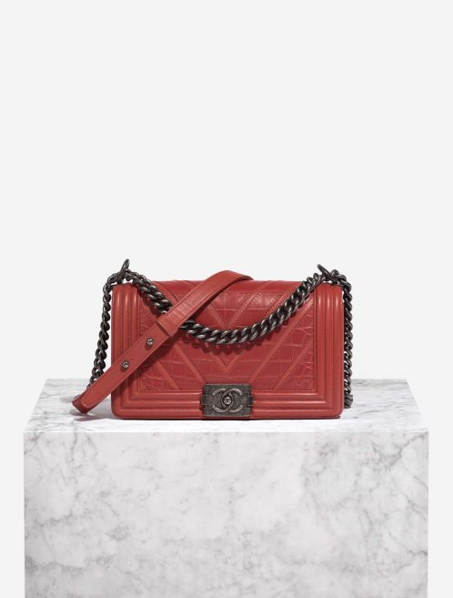 Pre-owned Chanel bag Boy Old Medium Alligator / Lamb Red Red Front | Sell your designer bag on Saclab.com