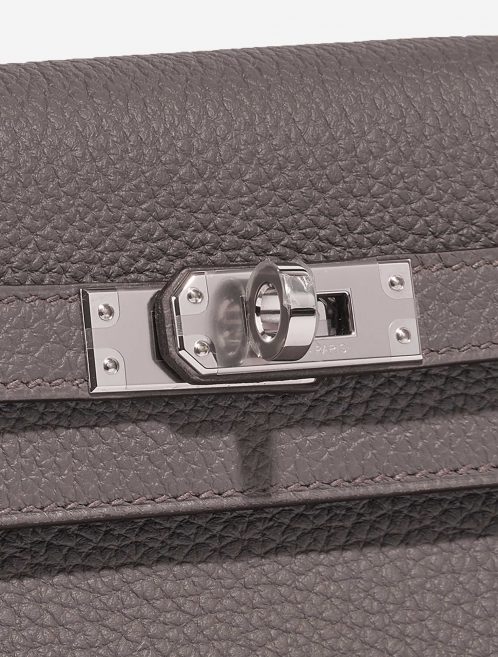 Pre-owned Hermès bag Kelly 25 Togo Etain Grey Closing System | Sell your designer bag on Saclab.com