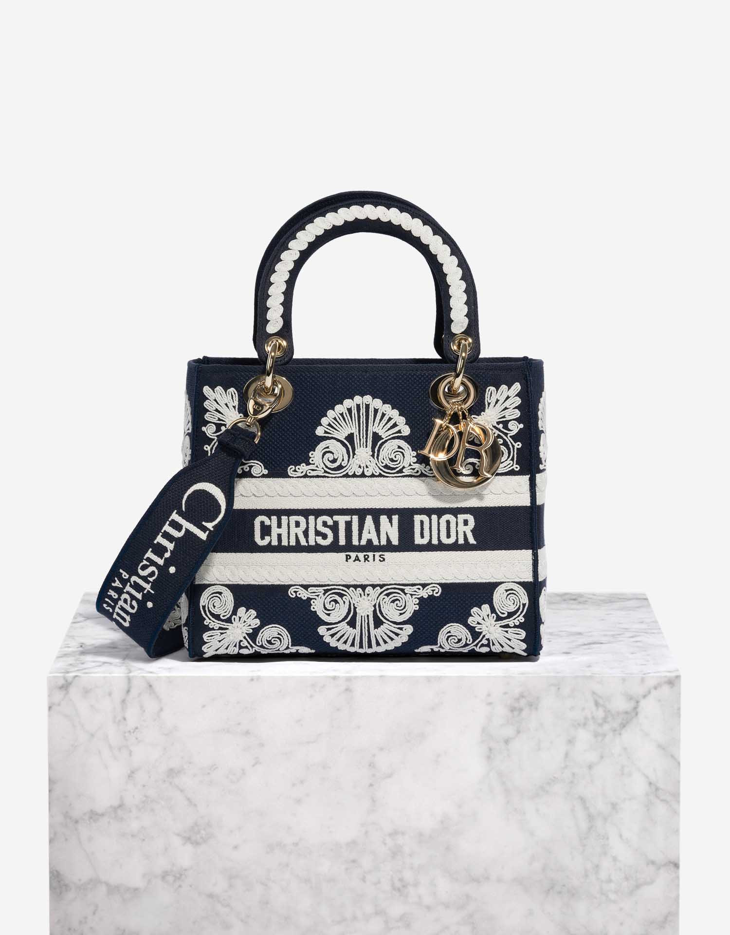≪上質な質感≫【Dior】Lady D-Lite ミディアム DIOR | レディ D-ライト - Bags
