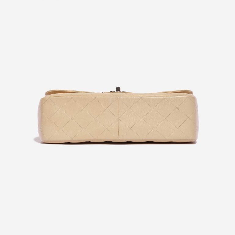 Pre-owned Chanel bag Timeless Jumbo Caviar Beige Beige Bottom | Sell your designer bag on Saclab.com