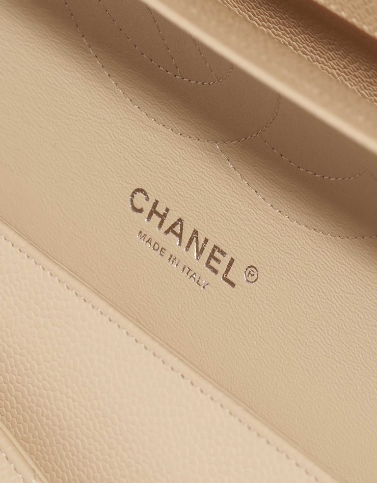 Pre-owned Chanel bag Timeless Jumbo Caviar Beige Beige Logo | Sell your designer bag on Saclab.com