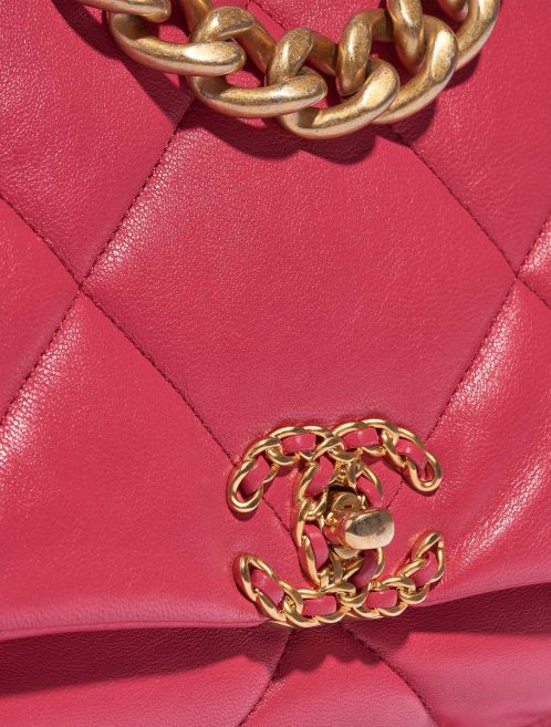 Pre-owned Chanel bag 19 Maxi Flap Bag Lamb Pink Pink Closing System | Sell your designer bag on Saclab.com