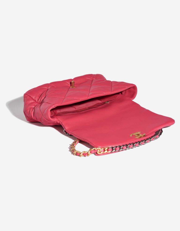 Pre-owned Chanel bag 19 Maxi Flap Bag Lamb Pink Pink Inside | Sell your designer bag on Saclab.com