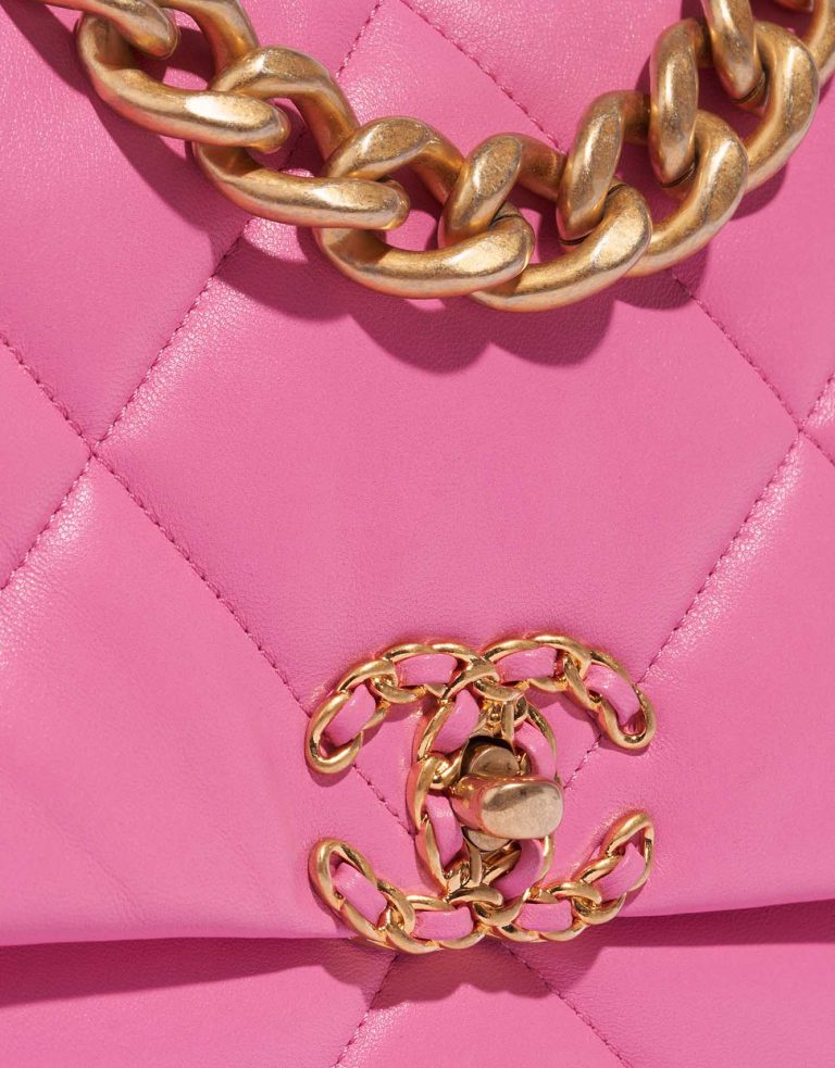 Pre-owned Chanel bag 19 Large Flap Bag Lamb Rose Rose Closing System | Sell your designer bag on Saclab.com