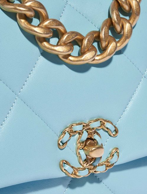 Pre-owned Chanel bag 19 Large Flap Bag Lamb Tiffany Blue Blue Closing System | Sell your designer bag on Saclab.com