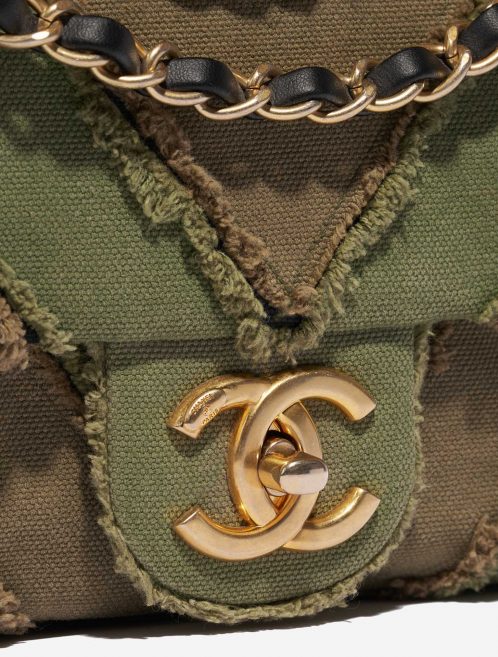 Pre-owned Chanel bag Timeless Medium Chevron Patchwork Canvas Khaki Green Closing System | Sell your designer bag on Saclab.com