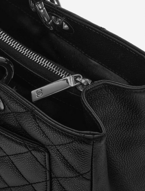 Pre-owned Chanel bag Shopping Tote GST Caviar Black Black Closing System | Sell your designer bag on Saclab.com