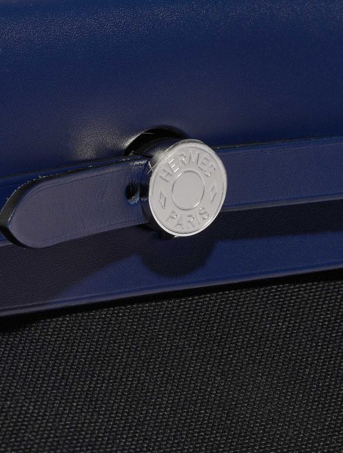 Pre-owned Hermès bag Herbag 31 Vache Hunter / Toile Militaire Noir / Bleu Saphir Black, Blue Closing System | Sell your designer bag on Saclab.com