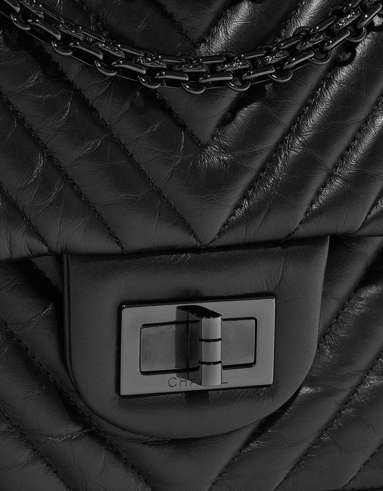 Pre-owned Chanel bag 2.55 Reissue 227 Aged Calf SO Black Black Side Front | Sell your designer bag on Saclab.com