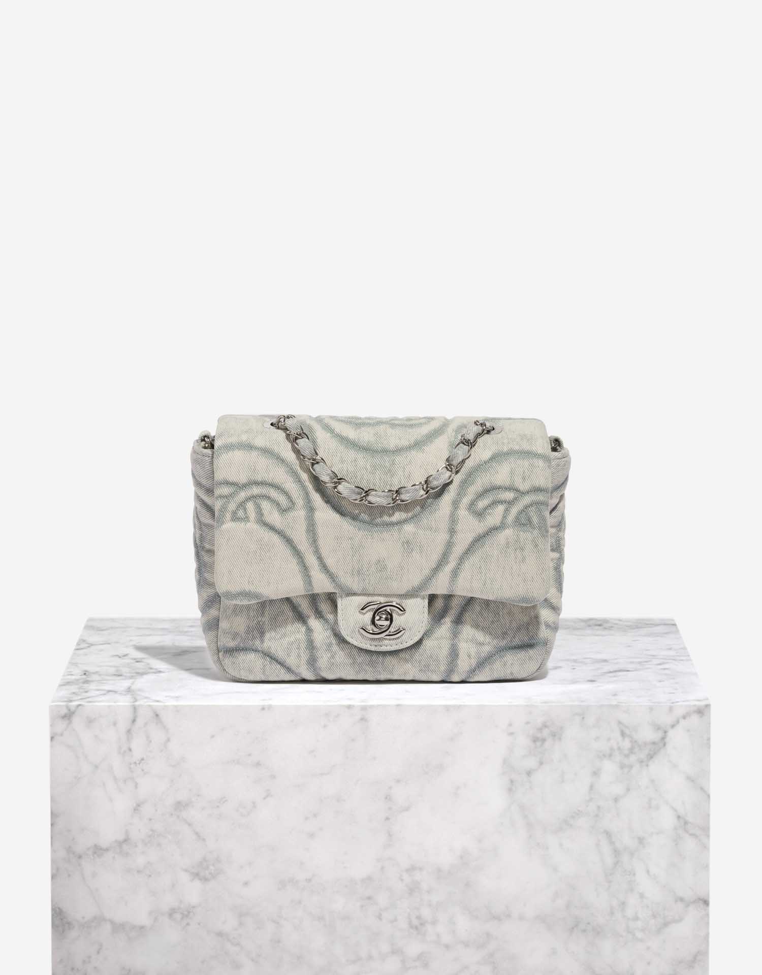 ココビーチ 25S◆送料込【CHANEL】ジーンズ Printed denim grey Jeans - Printed denim, gray & white — Fashion | CHANEL