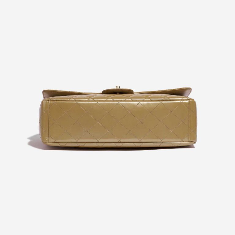 Pre-owned Chanel bag Timeless Maxi Patent Leather Beige Beige Bottom | Sell your designer bag on Saclab.com