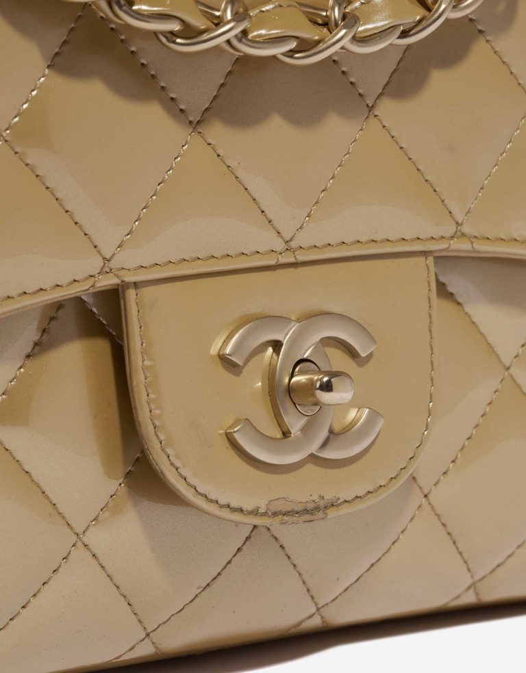 Pre-owned Chanel bag Timeless Maxi Patent Leather Beige Beige Closing System | Sell your designer bag on Saclab.com