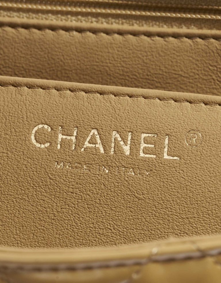 Pre-owned Chanel bag Timeless Maxi Patent Leather Beige Beige Logo | Sell your designer bag on Saclab.com