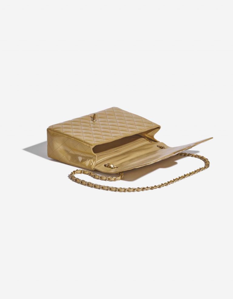 Pre-owned Chanel bag Timeless Maxi Patent Leather Beige Beige Inside | Sell your designer bag on Saclab.com