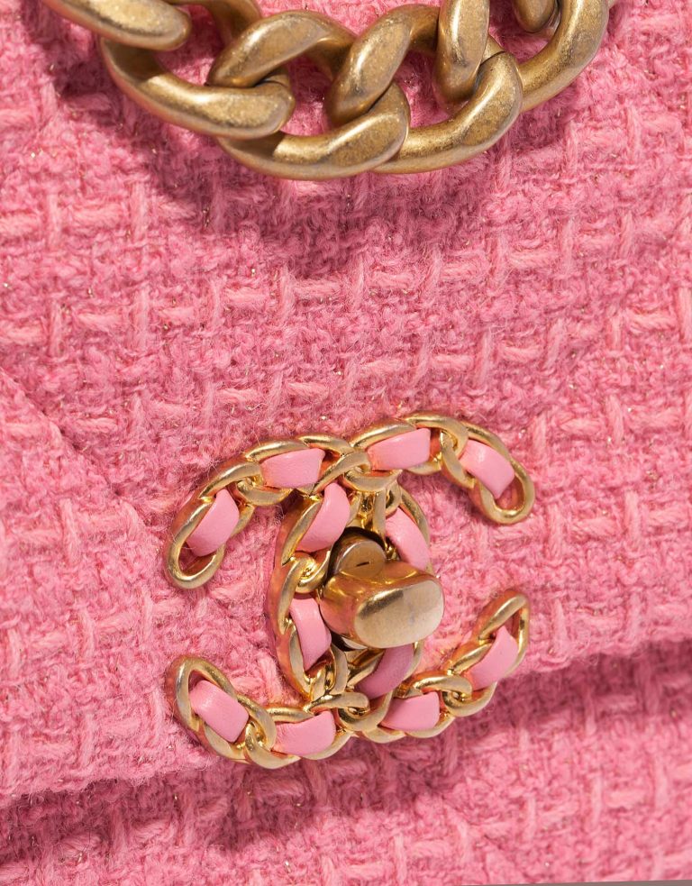 Pre-owned Chanel bag 19 Flap Bag Tweed Light Rosé Rose Closing System | Sell your designer bag on Saclab.com