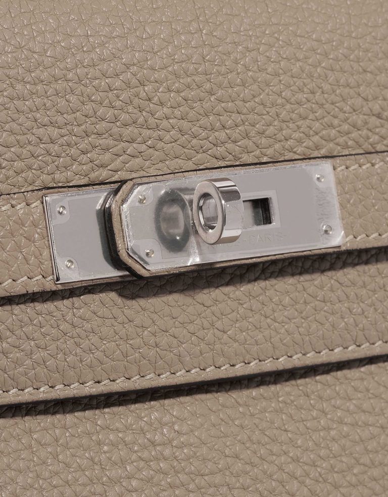 Pre-owned Hermès bag Kelly 35 Togo Gris Tourterelle Beige, Grey Closing System | Sell your designer bag on Saclab.com