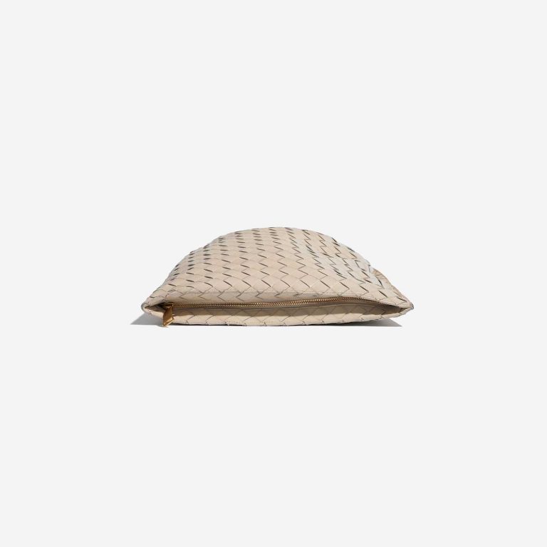 Pre-owned Bottega Veneta bag Twist Medium Lamb Chalk Beige Bottom | Sell your designer bag on Saclab.com