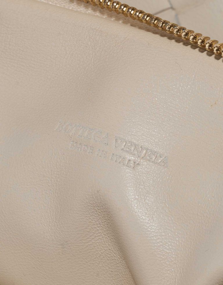 Pre-owned Bottega Veneta bag Twist Medium Lamb Chalk Beige Logo | Sell your designer bag on Saclab.com
