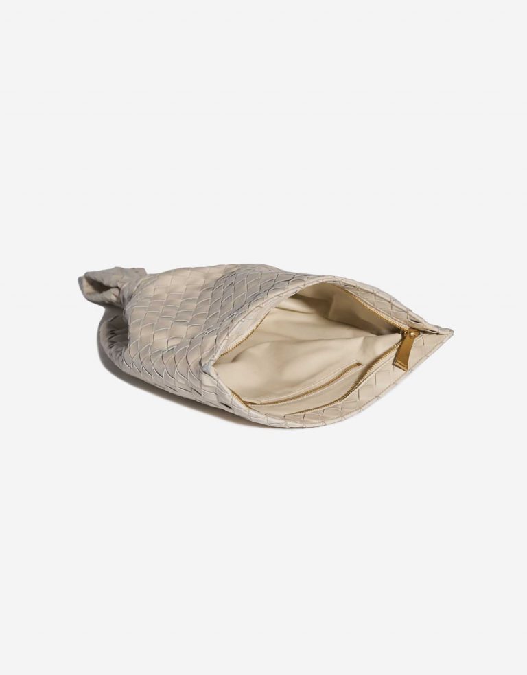 Pre-owned Bottega Veneta bag Twist Medium Lamb Chalk Beige Inside | Sell your designer bag on Saclab.com