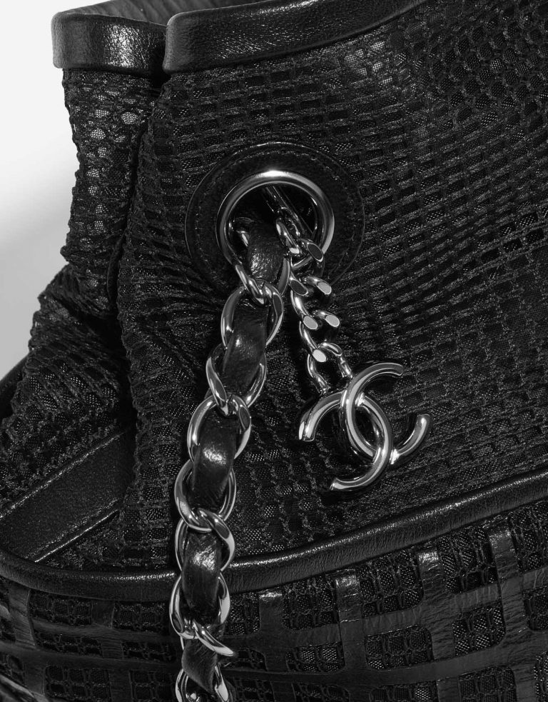 Pre-owned Chanel bag Bucket Bag Mesh / Calf Black Black Closing System | Sell your designer bag on Saclab.com