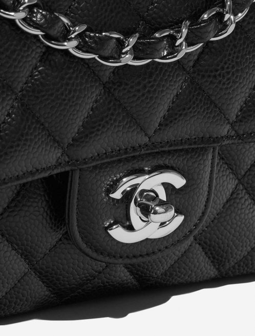 Pre-owned Chanel bag Timeless Medium Caviar Black Black Closing System | Sell your designer bag on Saclab.com