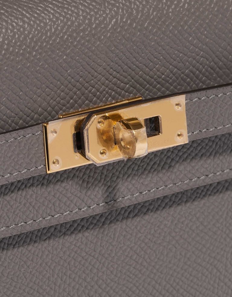 Pre-owned Hermès bag Kelly To Go Epsom Gris Meyer Grey Closing System | Sell your designer bag on Saclab.com