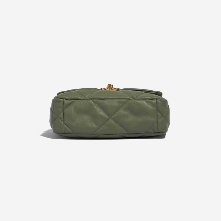 Pre-owned Chanel bag 19 Flap Bag Lamb Green Green Bottom | Sell your designer bag on Saclab.com