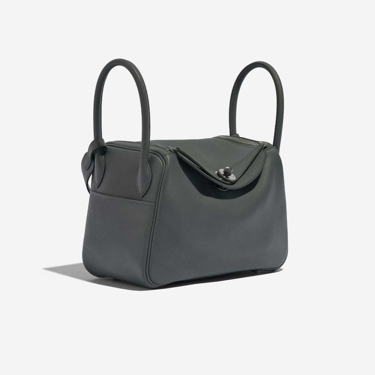 Pre-owned Hermès bag Lindy 26 Evercolor Vert Amande Green Side Front | Sell your designer bag on Saclab.com