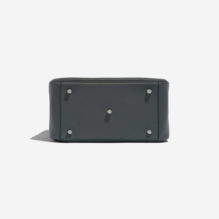 Pre-owned Hermès bag Lindy 26 Evercolor Vert Amande Green Bottom | Sell your designer bag on Saclab.com