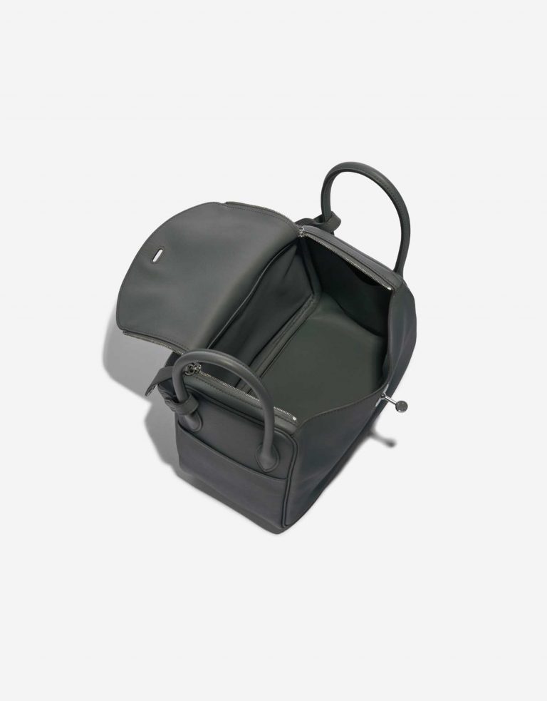 Pre-owned Hermès bag Lindy 26 Evercolor Vert Amande Green Inside | Sell your designer bag on Saclab.com