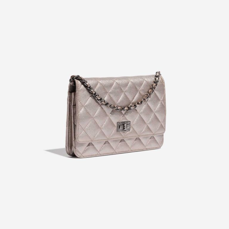 Pre-owned Chanel bag 2.55 Reissue WOC Lamb Gold Gold Side Front | Sell your designer bag on Saclab.com