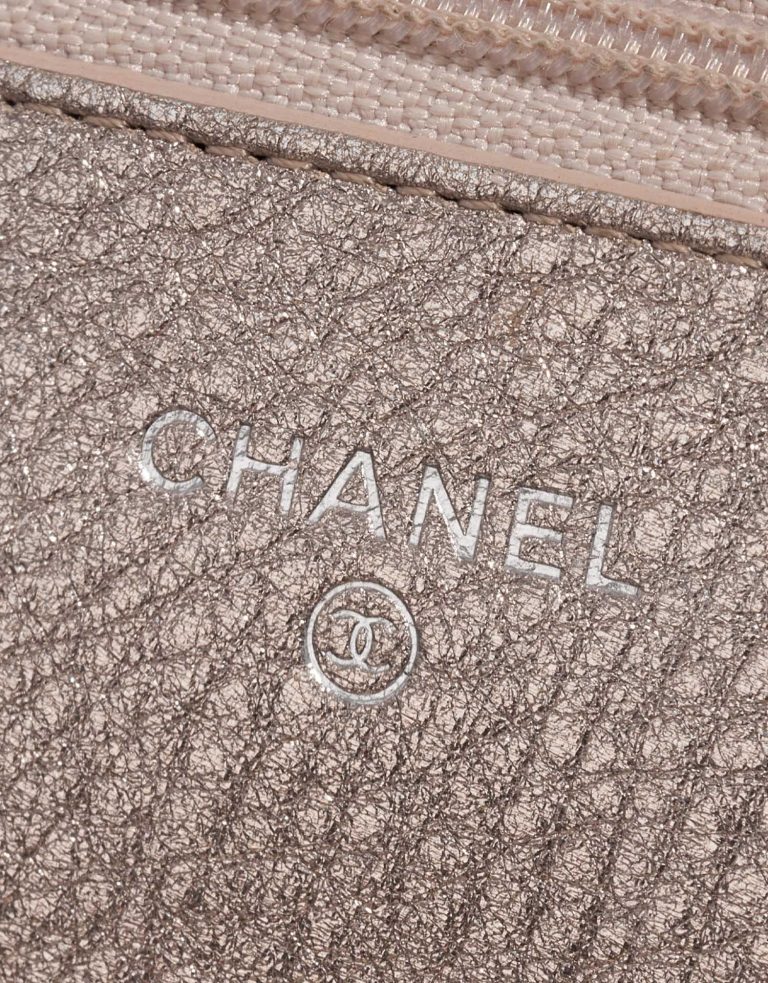 Pre-owned Chanel bag 2.55 Reissue WOC Lamb Gold Gold Logo | Sell your designer bag on Saclab.com