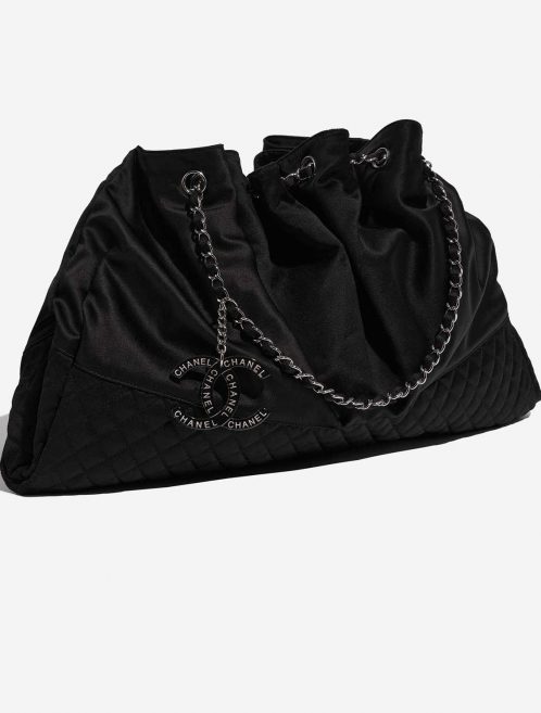 Pre-owned Chanel bag Drawstring Large Satin Black Black Side Front | Sell your designer bag on Saclab.com