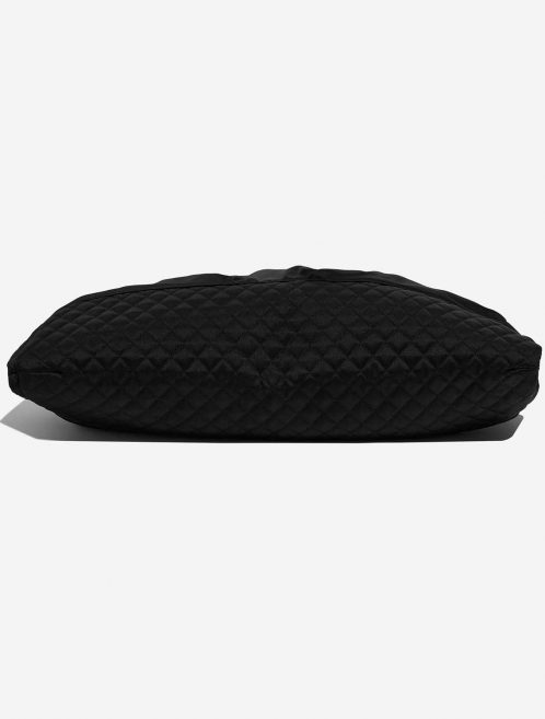 Pre-owned Chanel bag Drawstring Large Satin Black Black Bottom | Sell your designer bag on Saclab.com