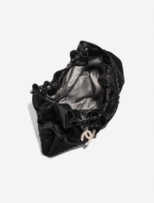 Pre-owned Chanel bag Drawstring Large Satin Black Black Inside | Sell your designer bag on Saclab.com