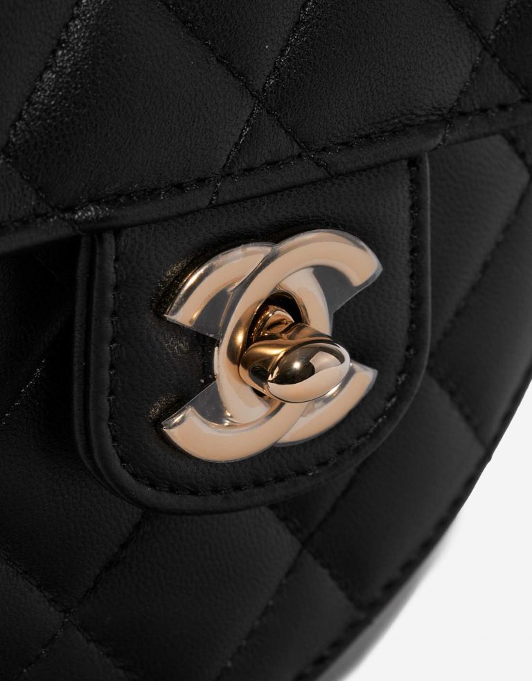 Pre-owned Chanel bag Timeless Heart Small Lamb Black Black Closing System | Sell your designer bag on Saclab.com