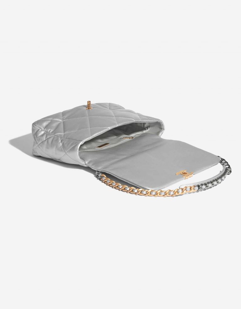 Pre-owned Chanel bag 19 Maxi Lamb Silver Silver Inside | Sell your designer bag on Saclab.com
