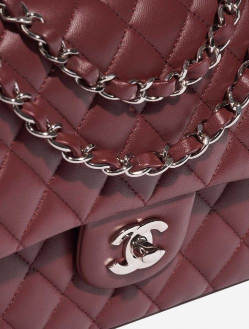 Pre-owned Chanel bag Timeless Medium Lamb Dark Red Red Closing System | Sell your designer bag on Saclab.com