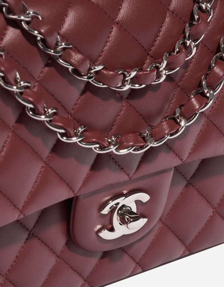 Pre-owned Chanel bag Timeless Medium Lamb Dark Red Red Closing System | Sell your designer bag on Saclab.com