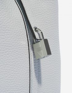 Pre-owned Hermès bag Picotin 18 Clemence Blue Pale Blue Closing System | Sell your designer bag on Saclab.com