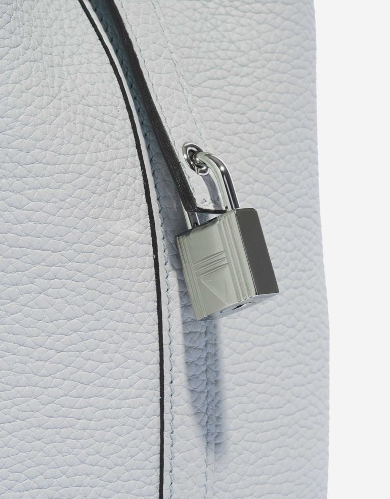 Pre-owned Hermès bag Picotin 18 Clemence Blue Pale Blue Closing System | Sell your designer bag on Saclab.com