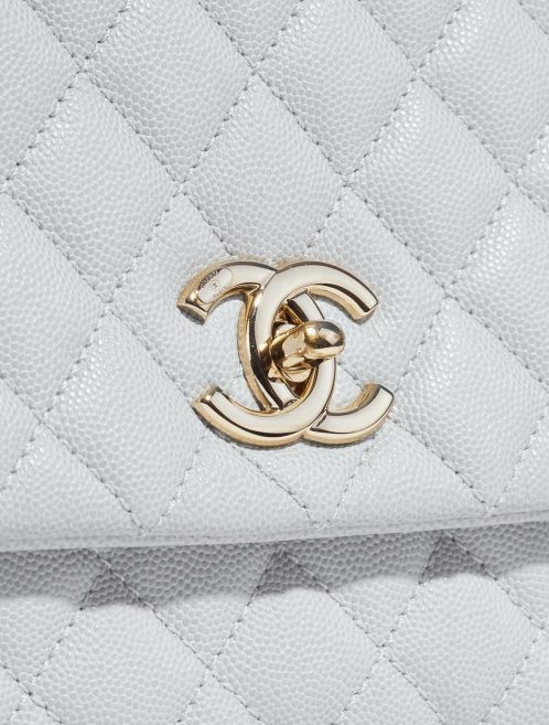 Pre-owned Chanel bag Timeless Handle Medium Caviar Light Grey Grey, White Closing System | Sell your designer bag on Saclab.com