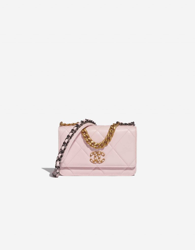 Pre-owned Chanel bag 19 WOC Lamb Light Rose Rose Front | Sell your designer bag on Saclab.com