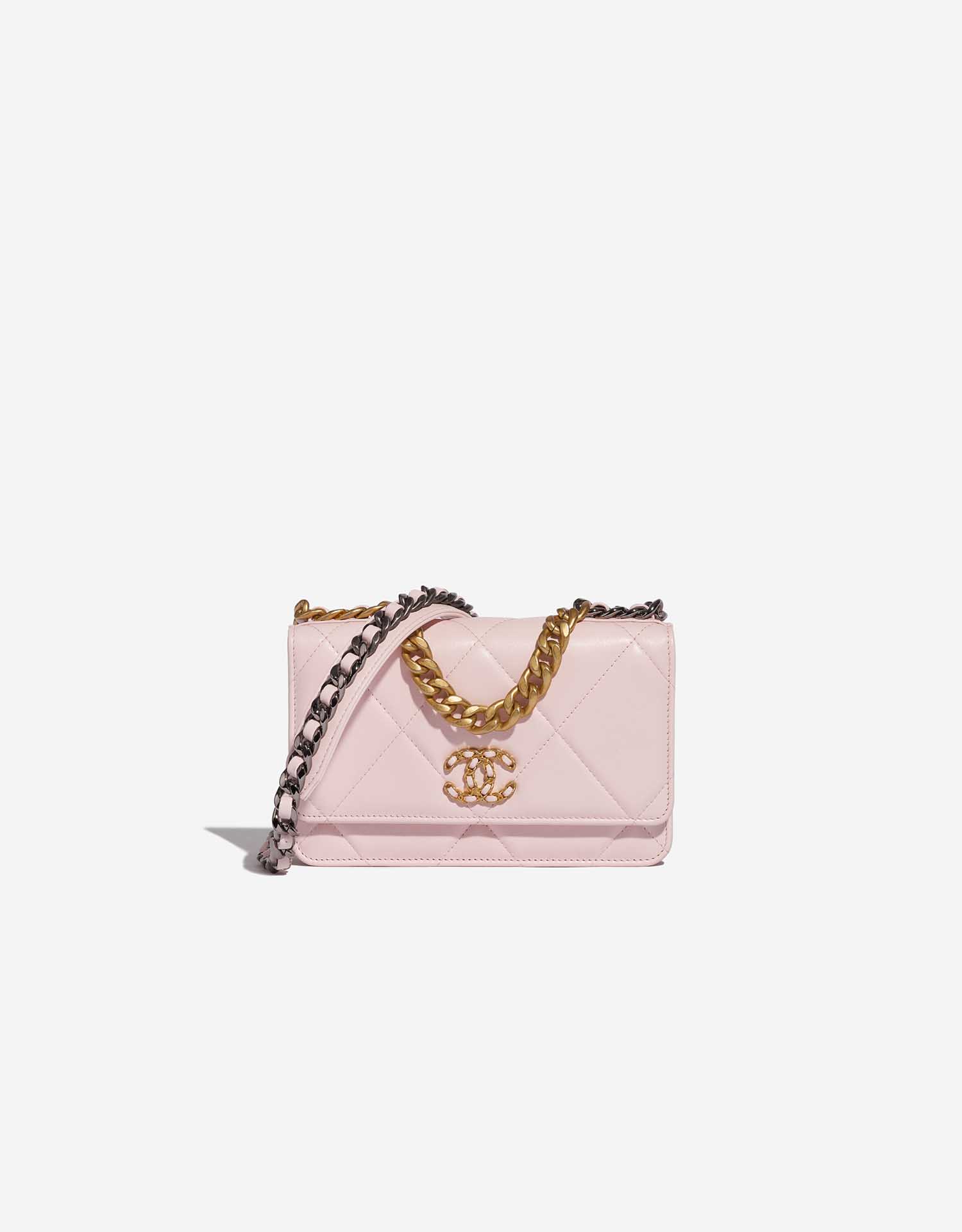 しっぽぽんCHANEL19 、Elisabethan Rose 2点 Chanel 19 WOC Lamb Light Rose | SACLÀB
