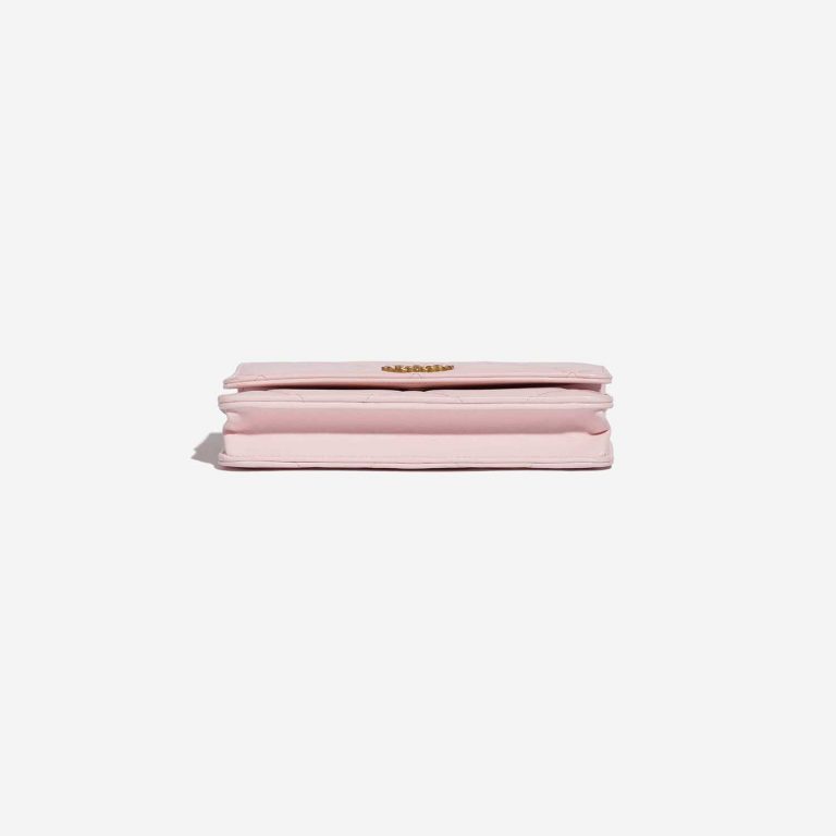 Pre-owned Chanel bag 19 WOC Lamb Light Rose Rose Bottom | Sell your designer bag on Saclab.com