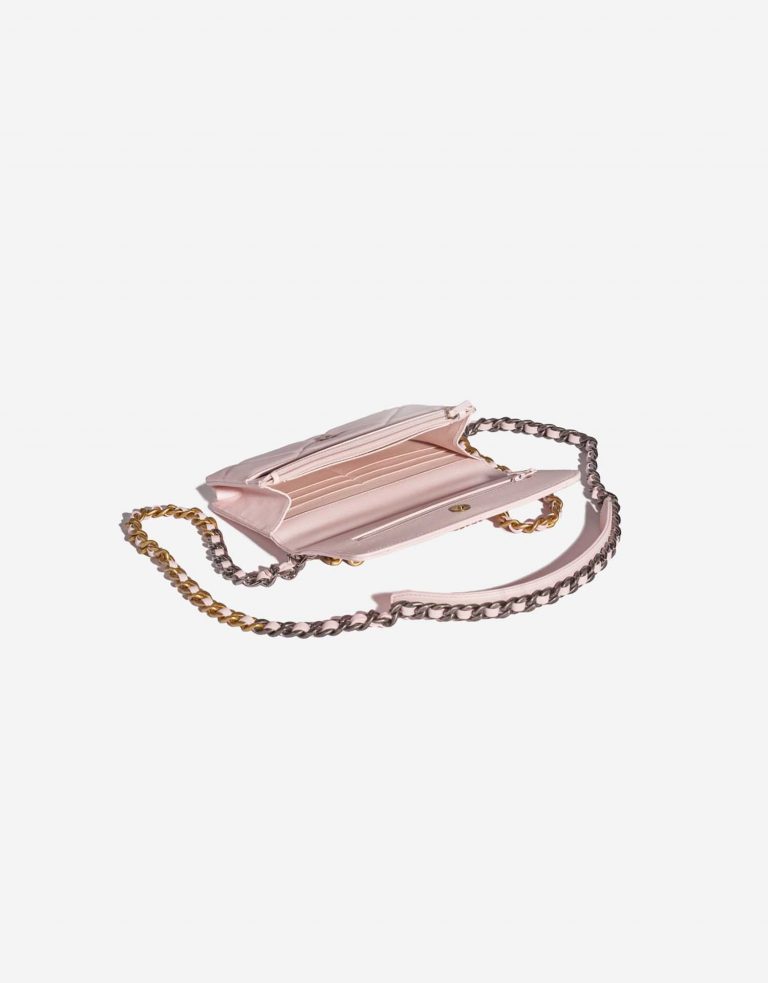 Pre-owned Chanel bag 19 WOC Lamb Light Rose Rose Inside | Sell your designer bag on Saclab.com