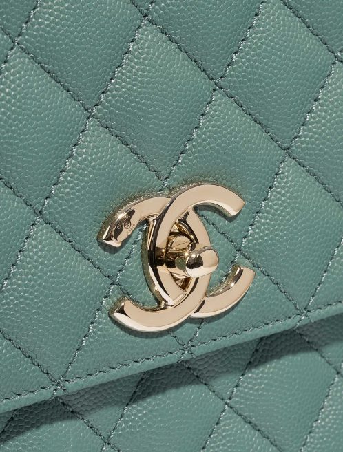 Pre-owned Chanel bag Timeless Handle Medium Caviar Mint Green Green Closing System | Sell your designer bag on Saclab.com