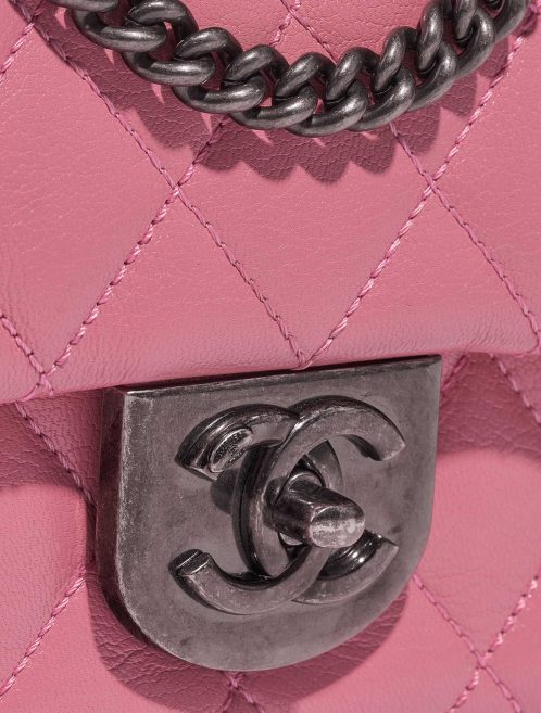 Pre-owned Chanel bag Timeless Medium Lamb Pink Pink Closing System | Sell your designer bag on Saclab.com