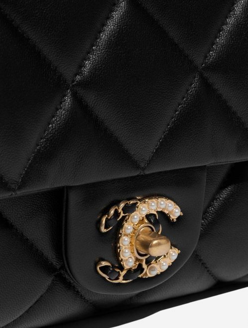 Pre-owned Chanel bag Timeless Flap Bag Medium Lamb Black Black Closing System | Sell your designer bag on Saclab.com