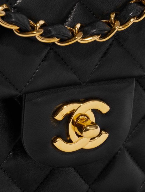 Pre-owned Chanel bag Timeless Medium Lamb Black Black Closing System | Sell your designer bag on Saclab.com